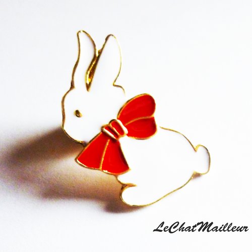 Pin's lapin blanc alice émail noeud rouge métal doré enfant merveille broche