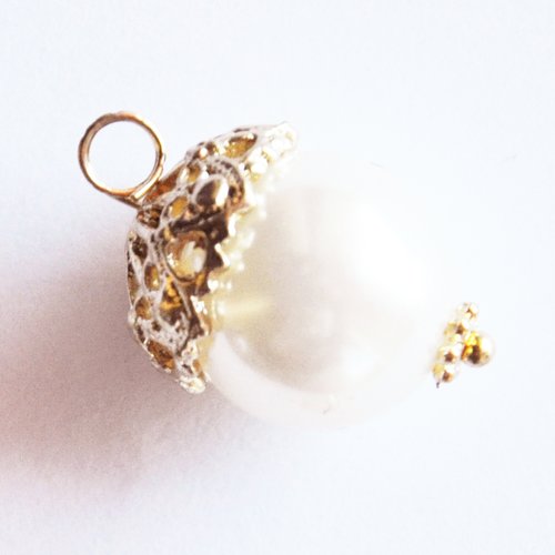 Breloque en forme de gland de couleur dorée et perle nacrée acrylique destockage