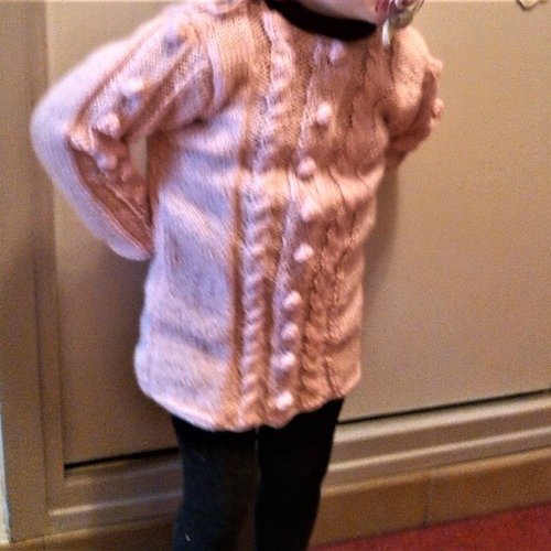 Sur demande. pull ,tunique,robe en laine rose . robe fait main. tricot bébé, petite fille. 