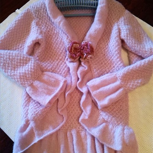 Reserve . gilet, liseuse rose en laine fait main