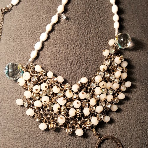 Collier perles blanches et brillants, pendentif blanc et or,  