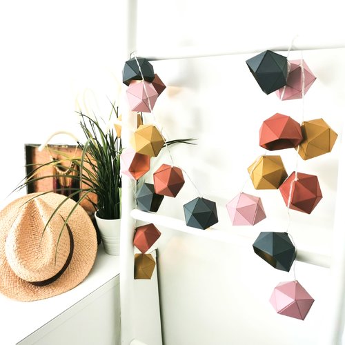 Guirlande lumineuse origami terracotta - leewalia - guirlande led - lumière d'ambiance - décoration d'intérieur - marron rosé - moutarde