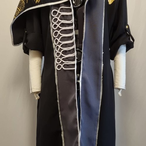 Manteau-cape gustave – clair obscur expédition 33 | pièce artisanale sur-mesure fait main