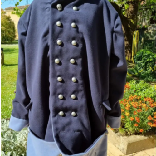Manteau sur mesure inspiré des capotes militaires françaises – drap bleu marine & bleu horizon – fabrication artisanale