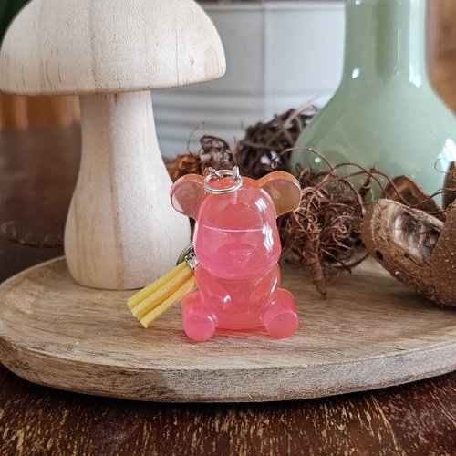 Porte-clé ours en résine – charme et originalité à emporter !