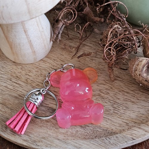 Porte-clé ours en résine – charme et originalité à emporter !