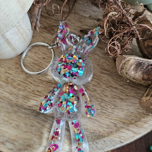 Porte-clé lapin en résine – charme et originalité à emporter !