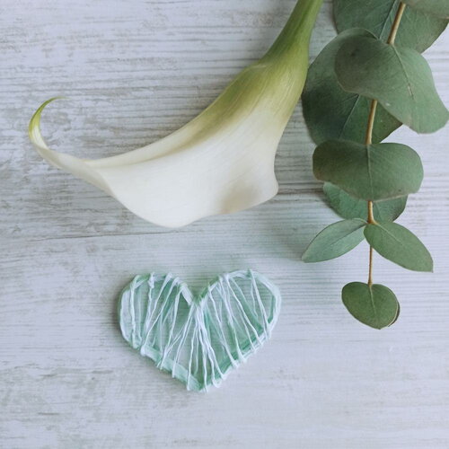 Petits cœurs en laine vert clair durcie naturellement – décoration mariage écoresponsable, souvenir invité, déco table naturelle
