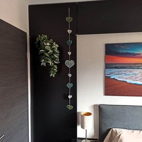 Suspension murale verticale – cœurs verts en laine recyclée