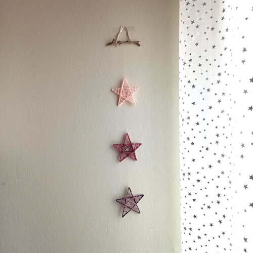 Mobile d'étoiles rose et violet pour la chambre d'enfant, décoration de fenêtre et suspension murale