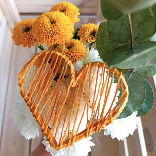 Cœur moyen en fil jaune moutarde (9 cm) – déco mariage bohème, cadeau invité, fait main écoresponsable