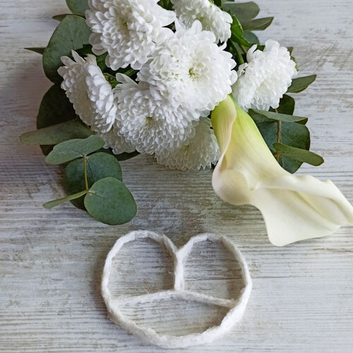 Bretzel blanc, décoration de mariage alsacienne et cadeau d'invité, fait-main en alsace, écoresponsable et personnalisable
