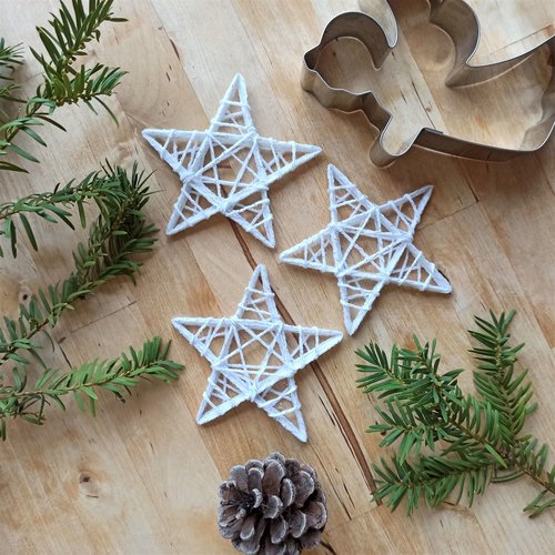 Lot de 3 étoiles blanches en laine recyclée – décoration de noël artisanale et écoresponsable