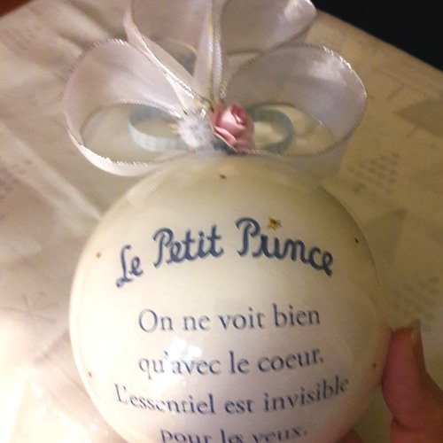 La Boule de Noël du Petit Prince : Un Symbole d'Enfance et d'Infinité