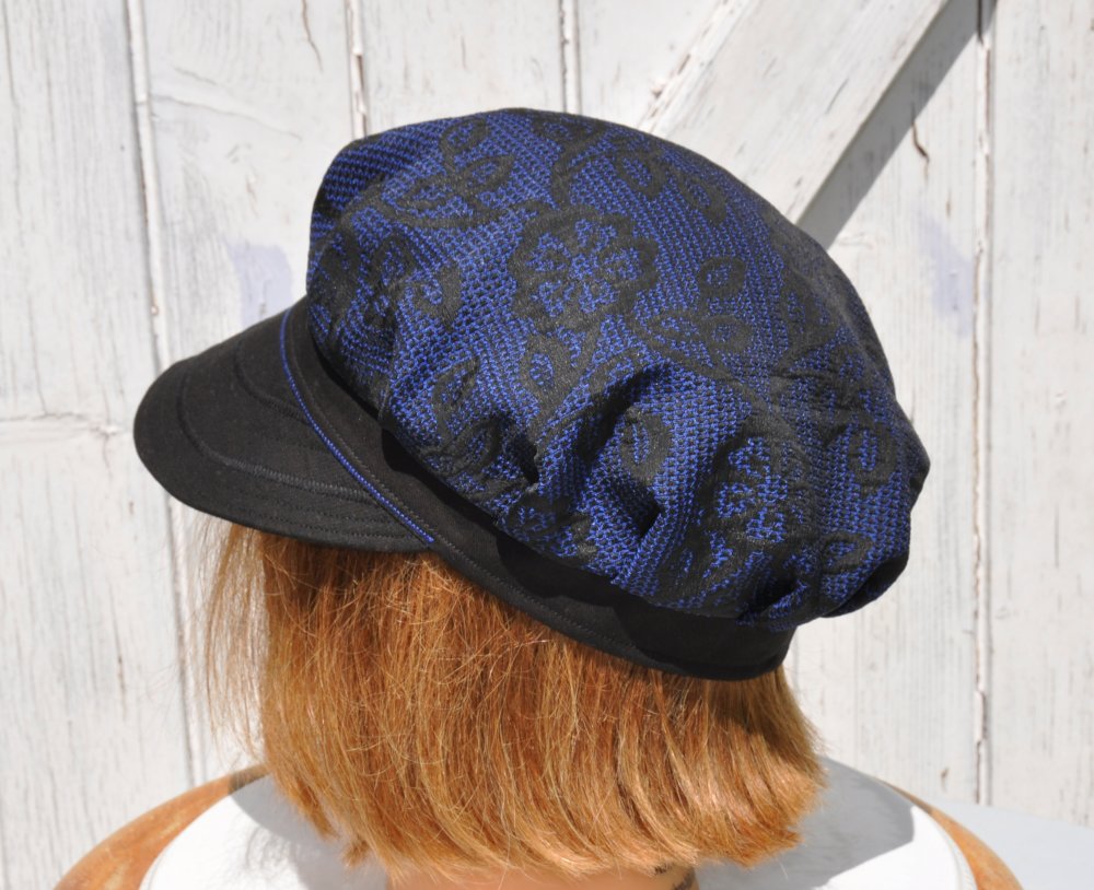 Casquette légère femme, casquette gavroche à plis, motif fleurs bleu marine  et noir - taille 54-55 cm - Un grand marché