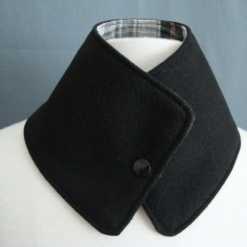 Col réversible en drap manteau noir et coton écossais, noir-blanc-rouge.