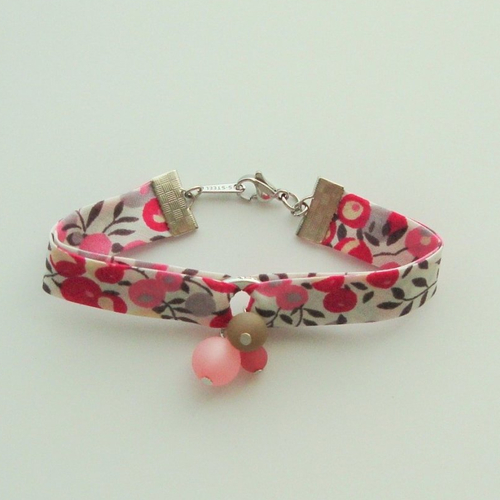 Bracelet biais liberty "bougainvilliers", perles polaris "rose", "indian pink" et "greige". fermoir mousqueton.