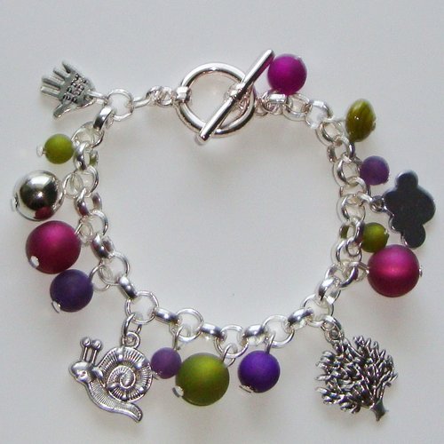 Bracelet en métal argenté : breloques escargot-arbre-nuage, perles "olivine" "purple velvet " et "améthyste" et ccb argentée.