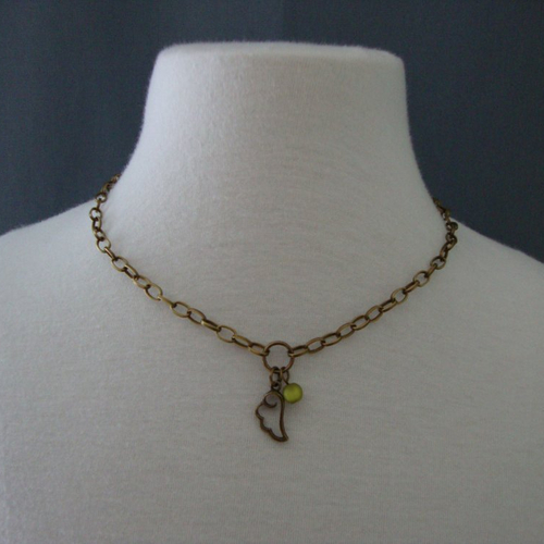 Collier type uniforme : chaîne, breloque en forme d'aile et fermoir en métal couleur bronze, perle polaris "olivine".