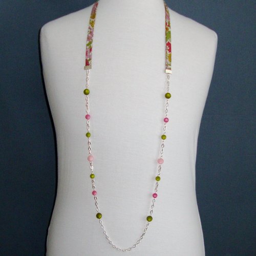 Sautoir biais liberty "margaret annie", chaîne en métal argentée et perles rondes polaris dépoli rose et olivine.