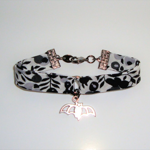 Bracelet en biais liberty "wiltshire matin d' hiver", chauve-souris, fermoir en métal noir.