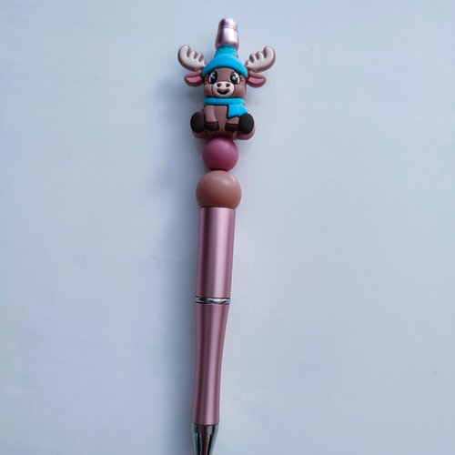 Crayon rose nacré renne et perles silicone