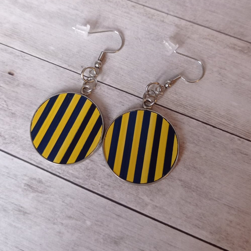 Boucle d'oreille linéaire