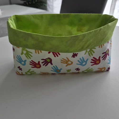 Panier réversible en coton - motifs mains d'enfants et vert uni