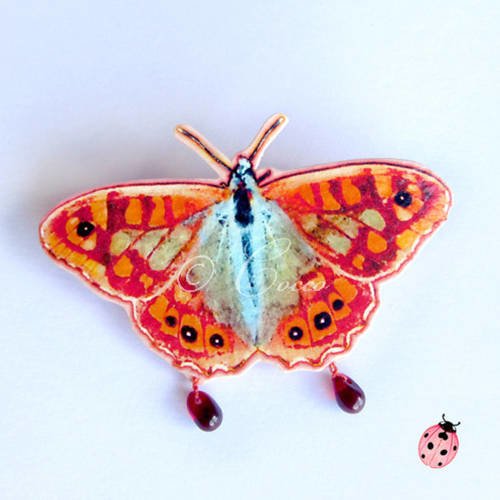 Broche "le papillon roux flamboyant d'alissandre" - en papier vernis et perles "goutte"
