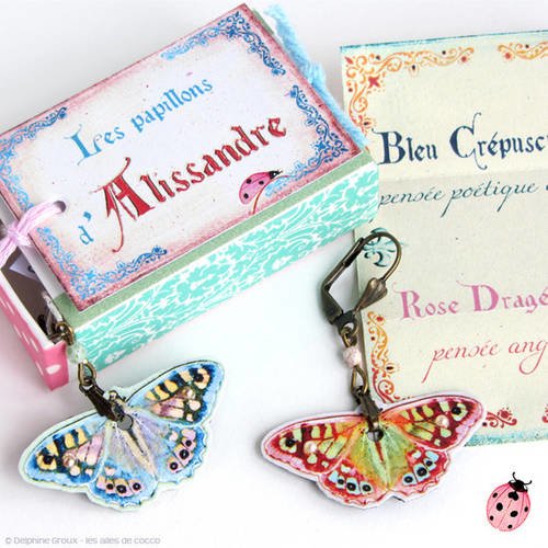 Boucles d'oreilles féeriques et boîte "grand papillon, bleu crépusculaire et rose dragée irisé"