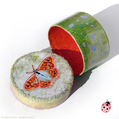 Mini boîte ronde à bijoux illustrée "papillon roux flamboyant d'alissandre" 
