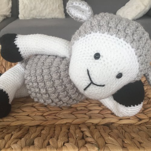 Vendu amigurumi crochet mouton  cadeau naissance
