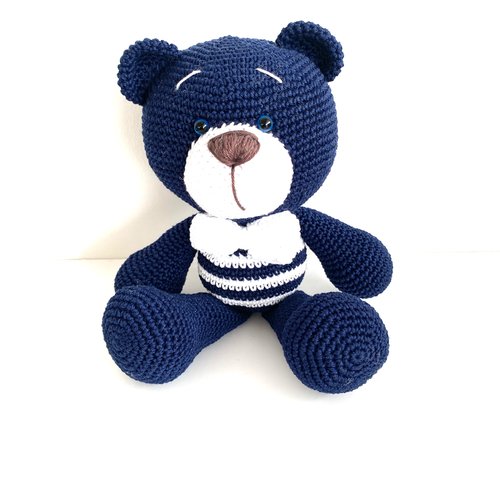 Réservé apolline  amigurumi  l'ours bleu marine