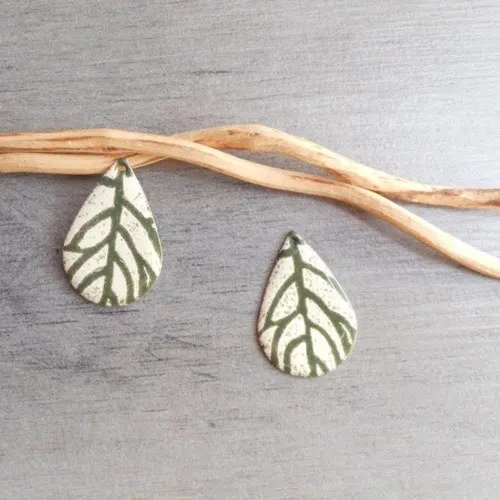 X 2 sequins émaillé gouttes vert olive et ivoire