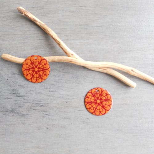 2 sequins émaillés breloques rouge foncé et cognac