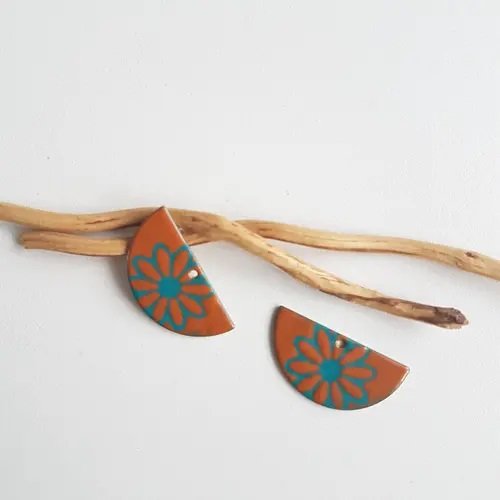 X2 sequins émaillés demi lune 25,5 x 12,5 mm turquoise et cognac