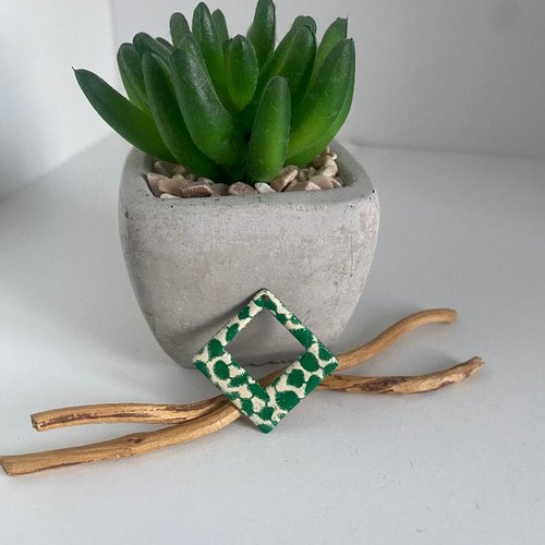 X 2 sequins émaillés géométrique vert pré et ivoire  30x30 mm