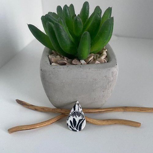 X2 sequins émaillés gouttes blanc et noir