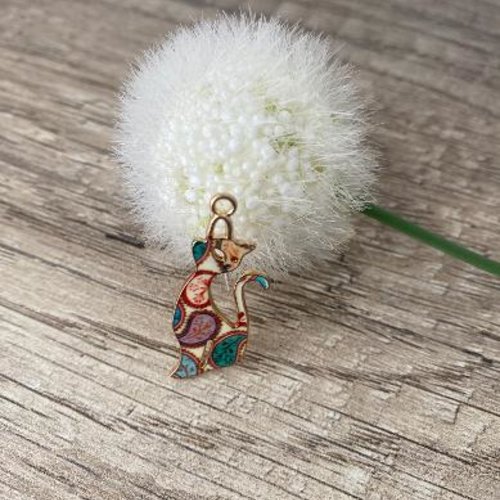Pendentif chat multicolore émaillé sur une face