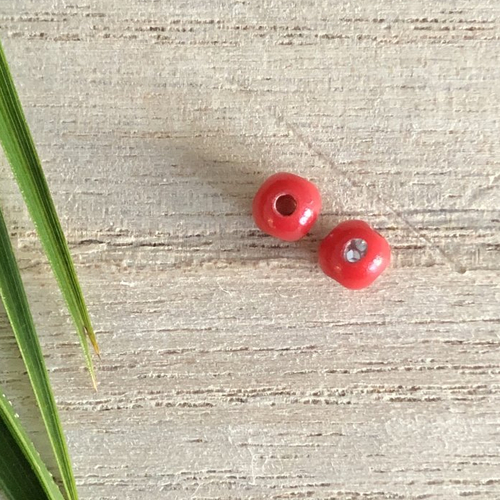 Perles rouges à strass x2