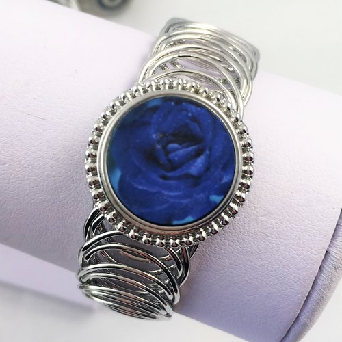 Bracelet bouton, motif "rose bleue"