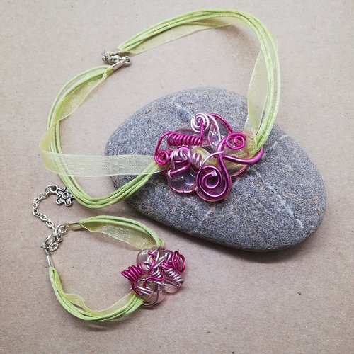 Bijou fantaisie enfant : collier et bracelet vert fleur rose