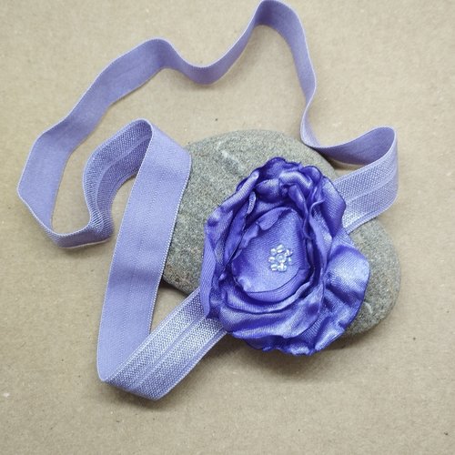 Bandeau fleur violette en satin