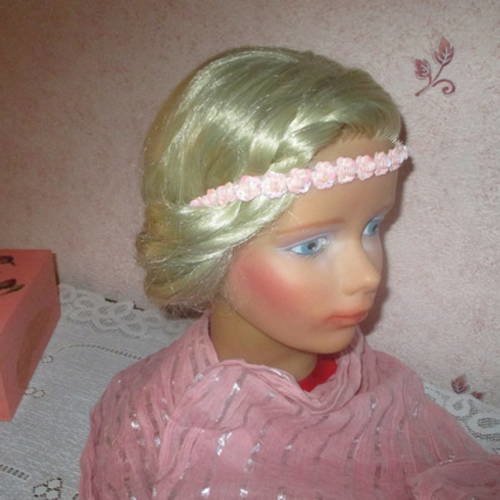 Headband "douceur printanière" fleurs en sequins rose pâle tendance années folles style gatsby