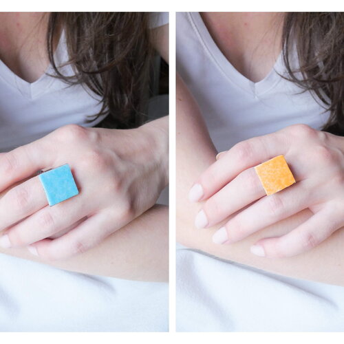 Bague carrée ajustable, émaux de briare bleu ou orange sur support en laiton bronze. bijou artisanal fait main, cadeau femme unique.