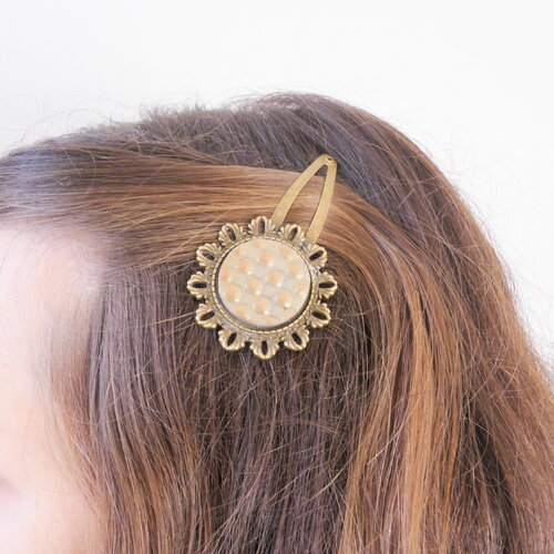 Grosse barrette pince baroque en laiton bronze, pâte de verre espagnole dorée bosselée. bijou artisanal unique et original.