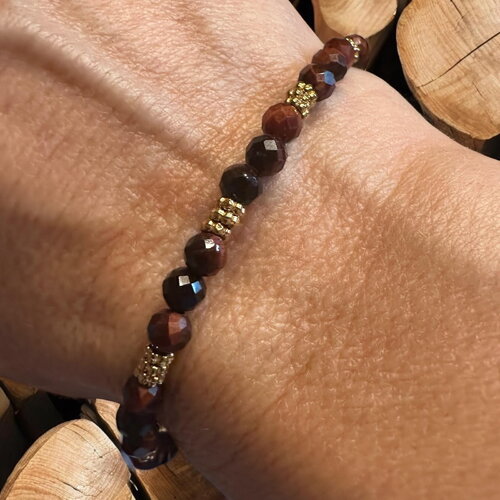 Bracelet en perles facettées d’oeil de taureau