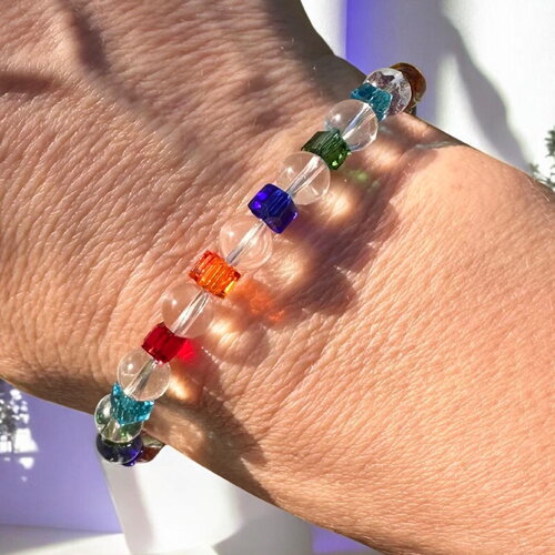 Bracelet en perles de cristal de roche et perles en verre de couleurs