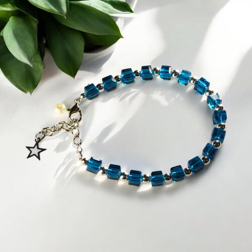 Bracelet en perles de verre bleu et d’hématite