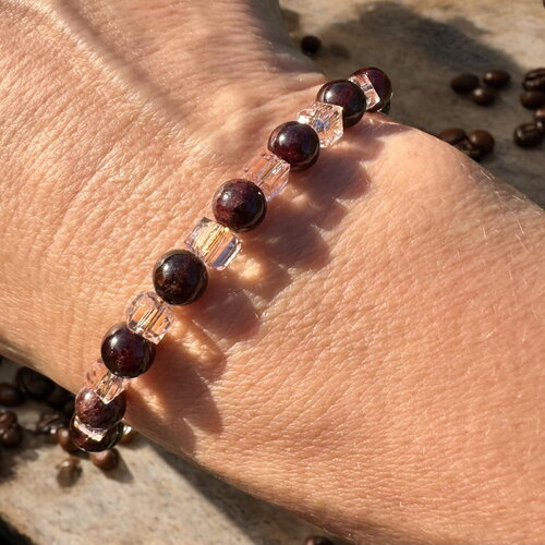 Bracelet en perles de grenat et perles de verre rose pale